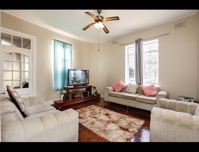 2.5 BEDROOM APARTMENT FOR SALE IN ESSENWOOD